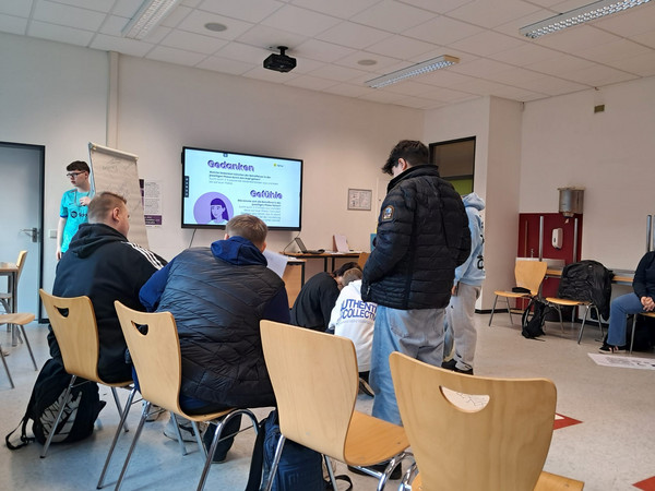 Schüler arbeiten an Projekt
