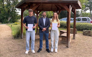 Samtgemeinde Bürgermeister Christoph Busboom mit Hauke Janßen und Jana bergmann